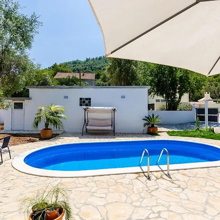 In With House A Panoramic View Holiday home Broce
